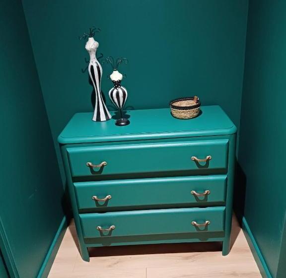 디럭스 룸, La Midad