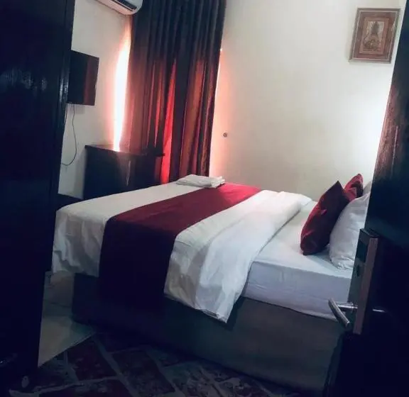 استودیوی استاندارد, Mclorrets Suites