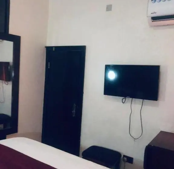 استودیوی استاندارد, Mclorrets Suites