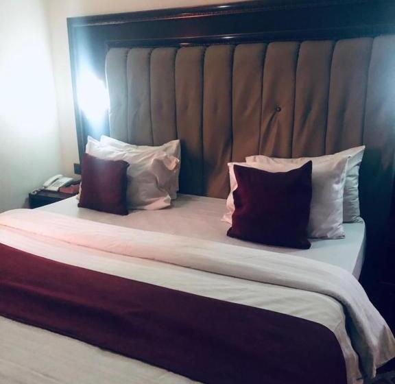 استودیوی استاندارد, Mclorrets Suites