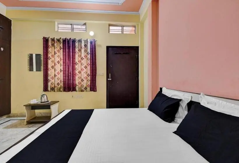 اتاق کلاسیک سه تخته, Oyo Shree Ram Guest House