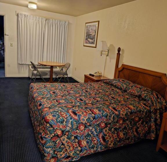 キングサイズベッドのスタンダードルーム, Terrace Inn And Suites