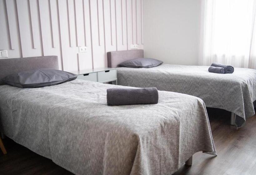 اتاق استاندارد چهار تخته, Good Mood Guesthouse