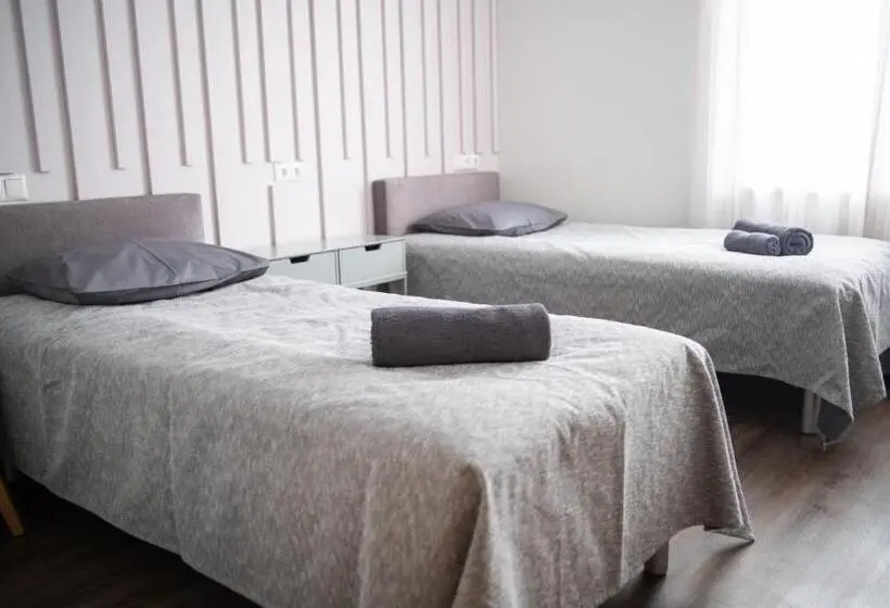 اتاق استاندارد چهار تخته, Good Mood Guesthouse