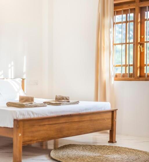 デラックスルーム, Makai Surf House