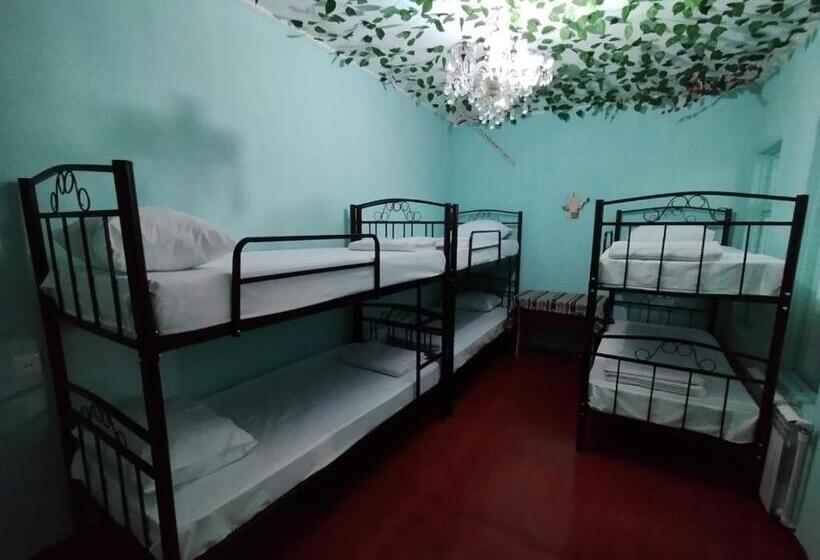 共用房间的床, Sweet Home Hostel