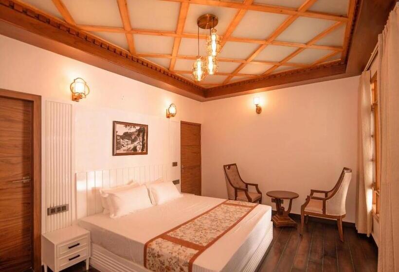 스탠다드 룸 킹사이즈 침대, 7 Oak Sanjauli Bed&breakfast
