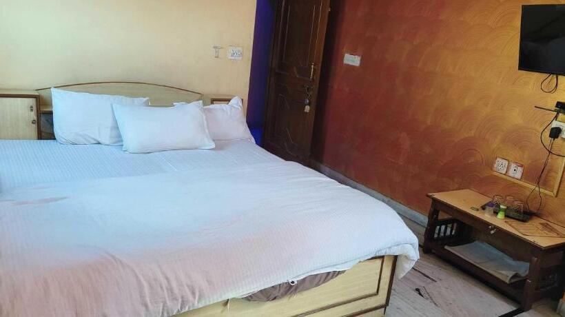 Quarto Triplo Clássico, Collection O Hotel Ace Inn