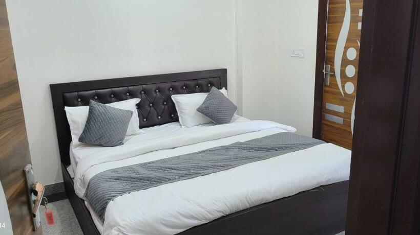 Quarto Triplo Clássico, Collection O Hotel Ace Inn