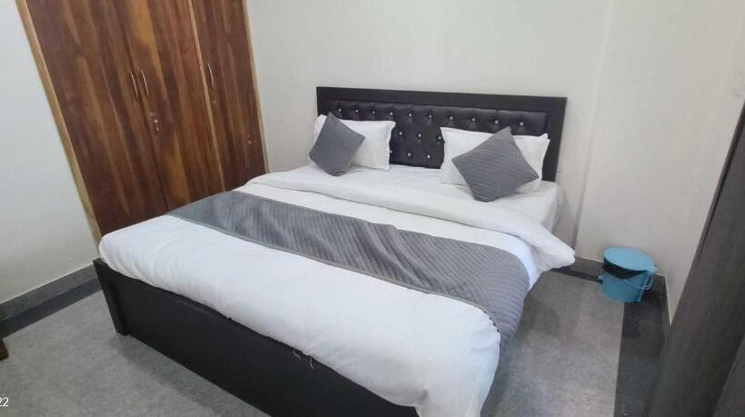 Quarto Triplo Clássico, Collection O Hotel Ace Inn