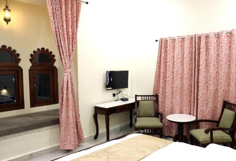 חדר סופריור, Fort Padmawati