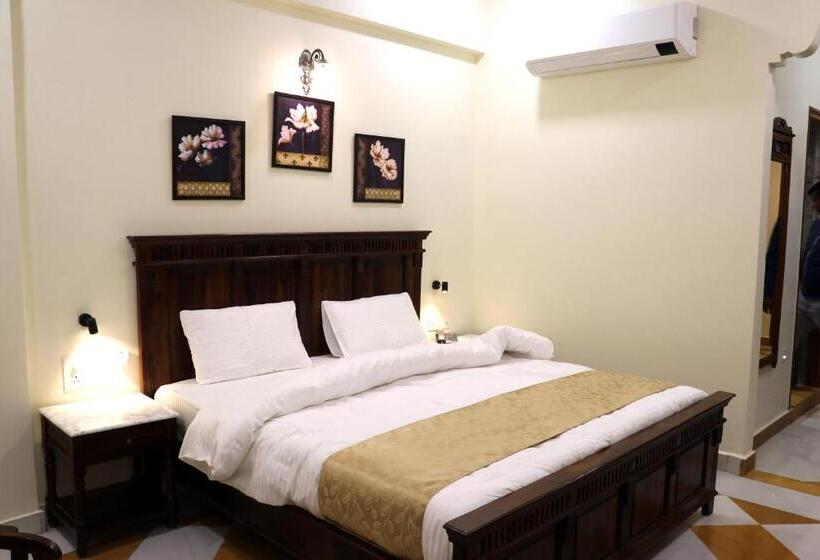 חדר סופריור, Fort Padmawati