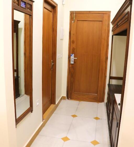 חדר דחוקס עם מיטת קינג, Fort Padmawati