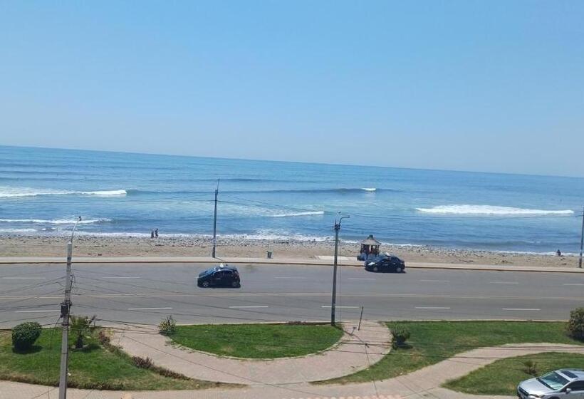 スタンダードルーム, Julia House