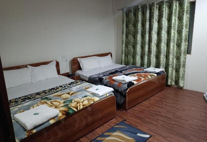 デラックスの4人部屋, Kedar Valley Resorts Kedarnath