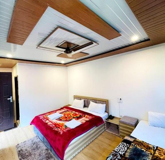 デラックスの4人部屋, Kedar Valley Resorts Kedarnath