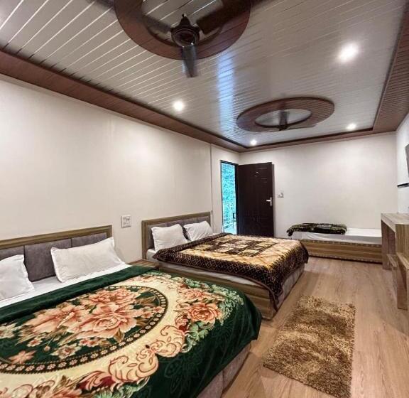 デラックスの4人部屋, Kedar Valley Resorts Kedarnath