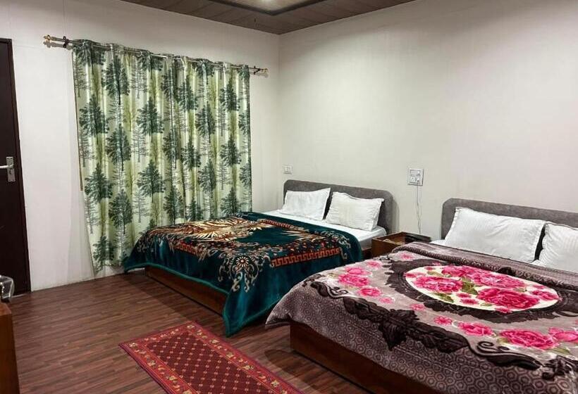 デラックスの4人部屋, Kedar Valley Resorts Kedarnath