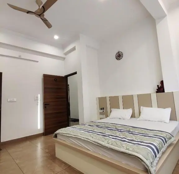 Superior-huone, Neelkanth Prime Retreat, Kekri