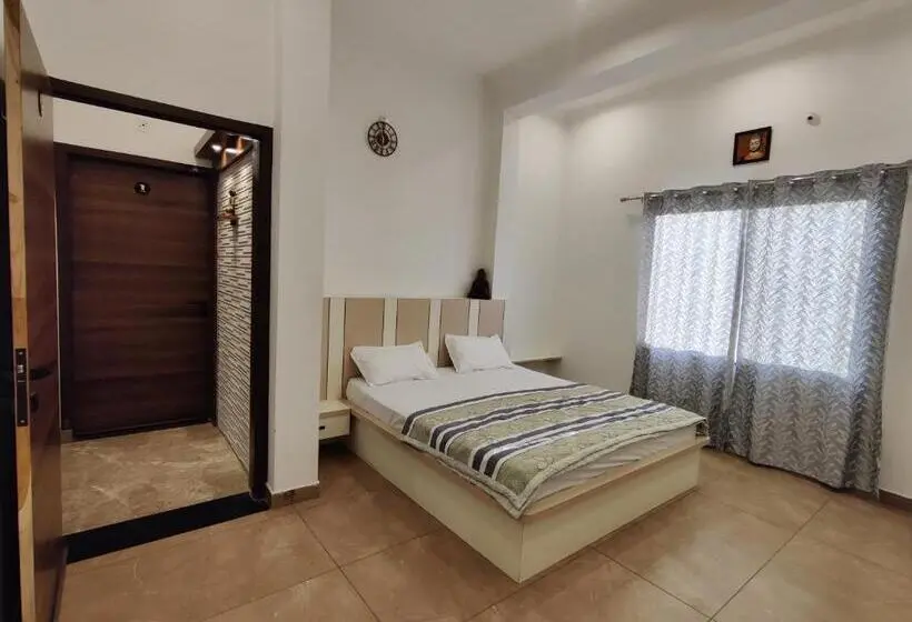 Superior-huone, Neelkanth Prime Retreat, Kekri