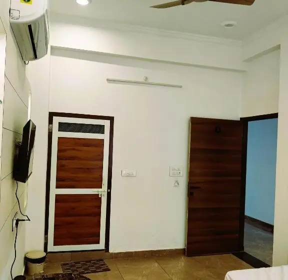 Superior-huone, Neelkanth Prime Retreat, Kekri