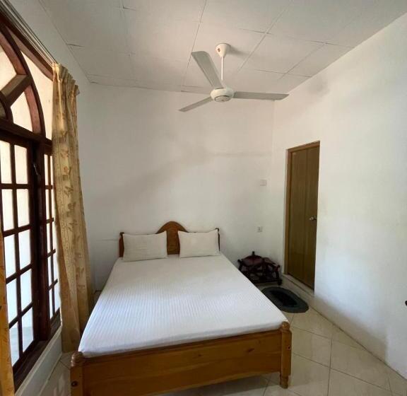 Номер Стандарт, Bhawana Canal View Resort