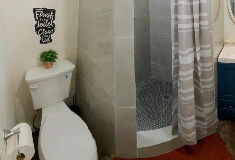 Номер Стандарт Вид на Сад, Bigfoot Hideout