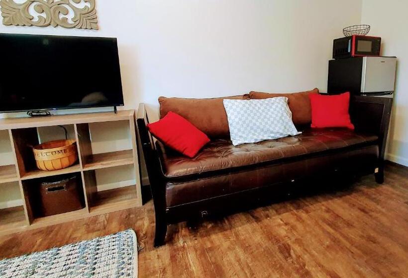 Номер Стандарт Вид на Сад, Bigfoot Hideout