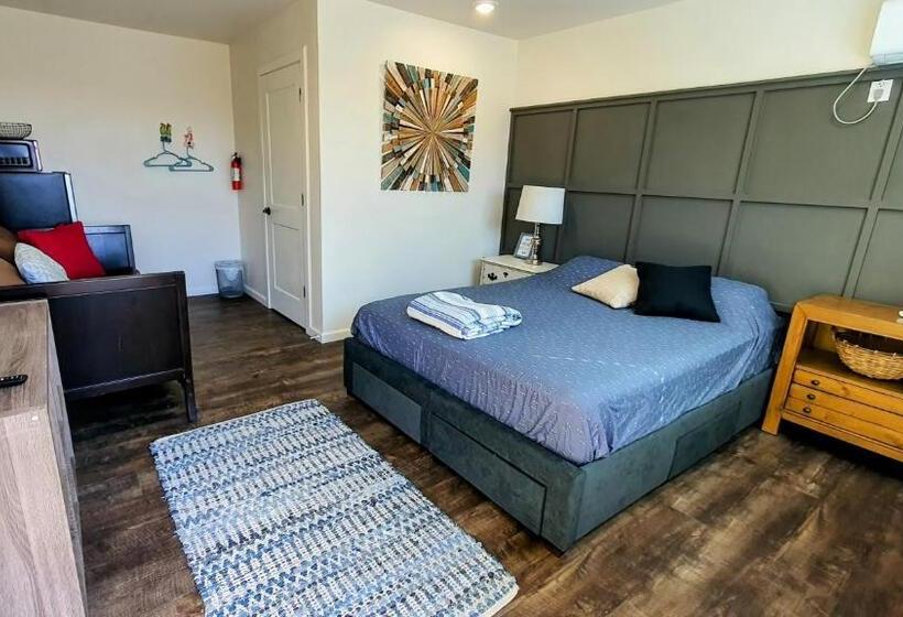 Номер Стандарт Вид на Сад, Bigfoot Hideout