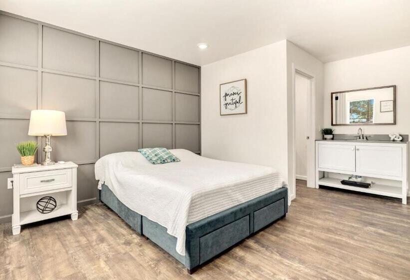 Номер Deluxe, Bigfoot Hideout