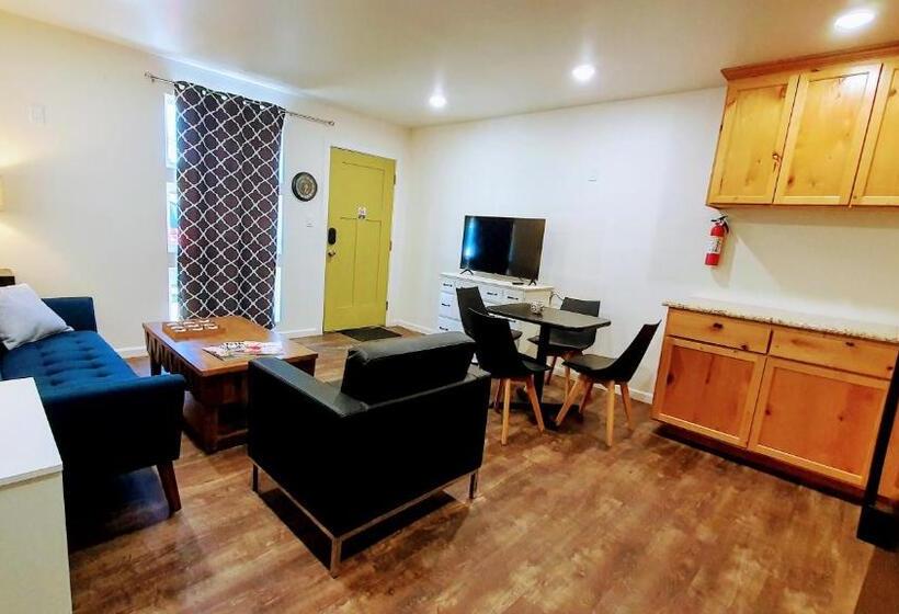 Family Suite, Bigfoot Hideout