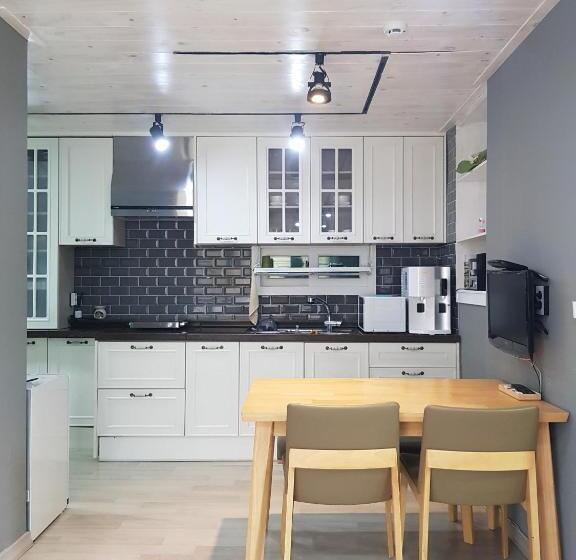 اتاق خانوادگی, Moonlight Hill Guesthouse