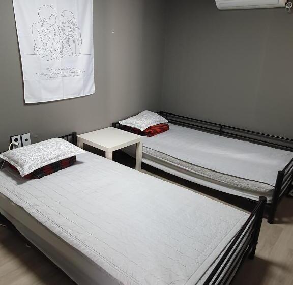 اتاق خانوادگی, Moonlight Hill Guesthouse