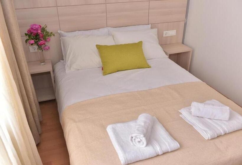 اتاق اکونومی, Villa Vlae