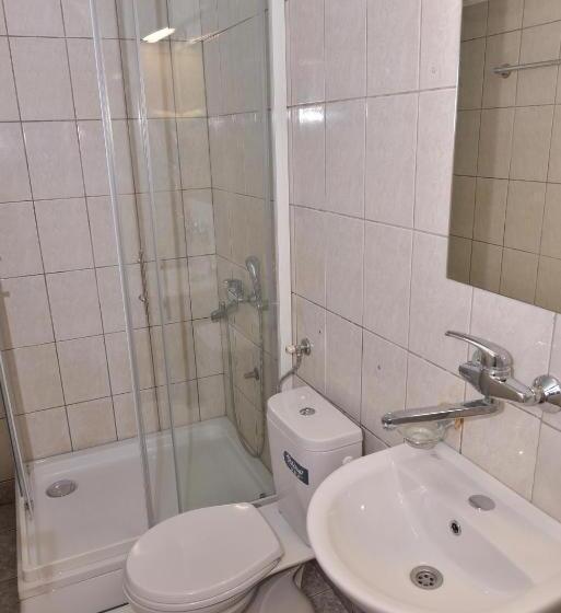 اتاق اکونومی, Villa Vlae