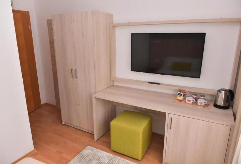 اتاق اکونومی, Villa Vlae