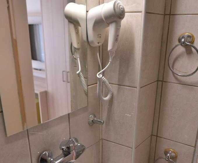 اتاق اکونومی, Villa Vlae