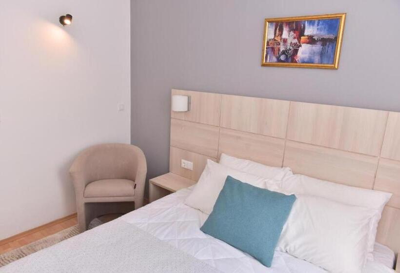 اتاق استاندارد با وان آب گرم, Villa Vlae