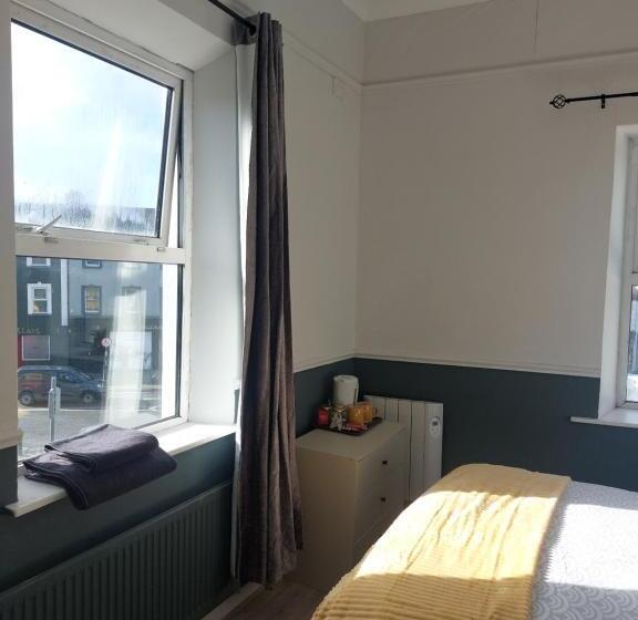 标准间, The Corner House Longford Town