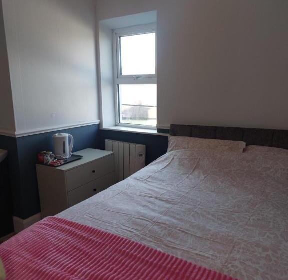 标准间, The Corner House Longford Town