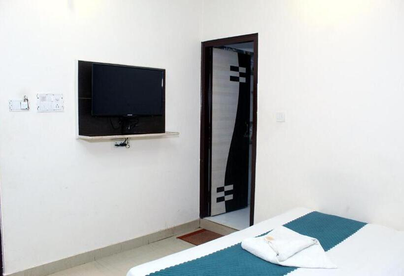 Quarto Deluxe, Anand