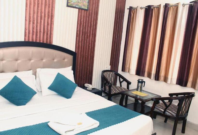 Quarto Deluxe, Anand