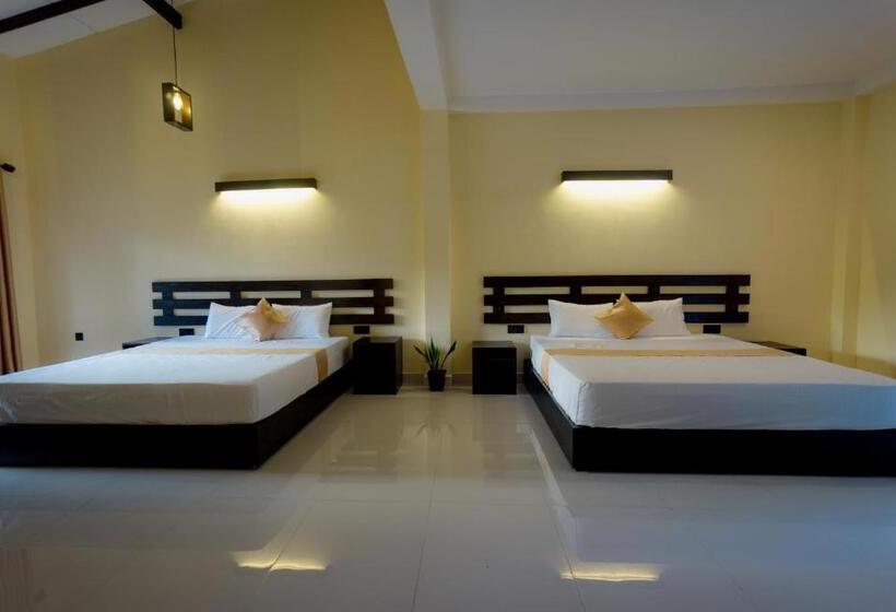 غرفة عائلية, Charlie Breeze