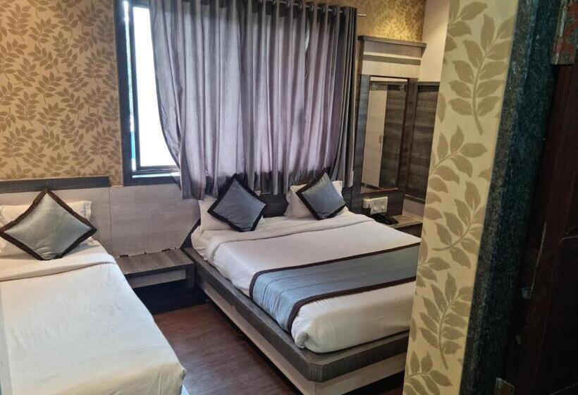 غرفة ديلوكس ثلاثية, Kiara Eshosans Palace