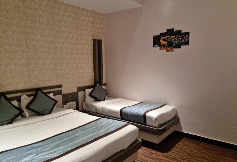 غرفة ديلوكس ثلاثية, Kiara Eshosans Palace