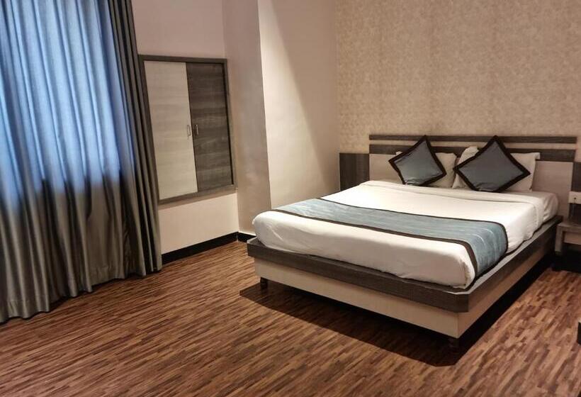 غرفة ديلوكس ثلاثية, Kiara Eshosans Palace