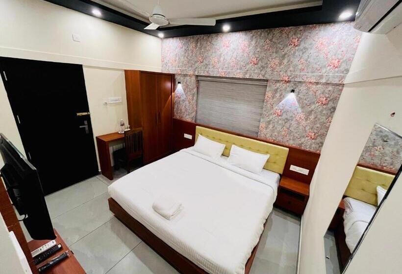 غرفة قياسية, Kovilakam Achutham