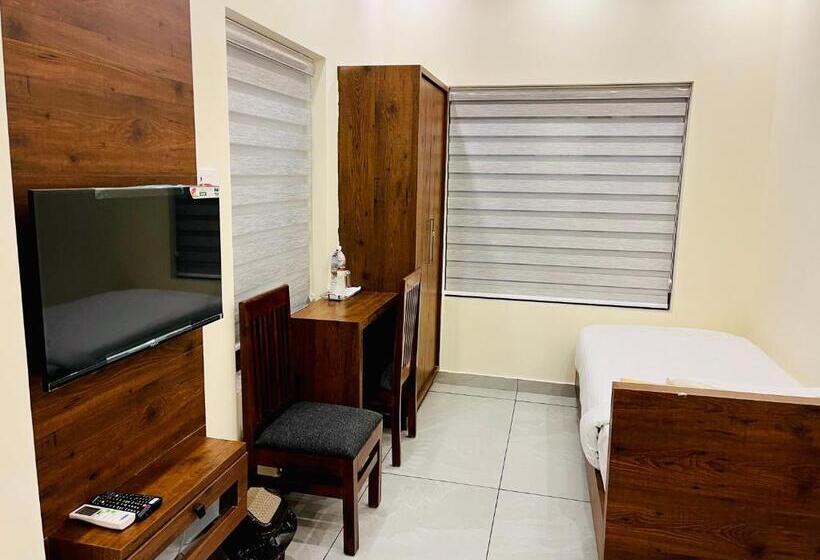 غرفة قياسية ثلاثية, Kovilakam Achutham