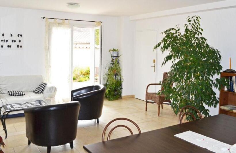 חדר סטנדרט, Chambre Avec Salle De Bain Privative Comme à L Hôtel Et Salon Cuisine à Partager Avec Les 4 Autres L