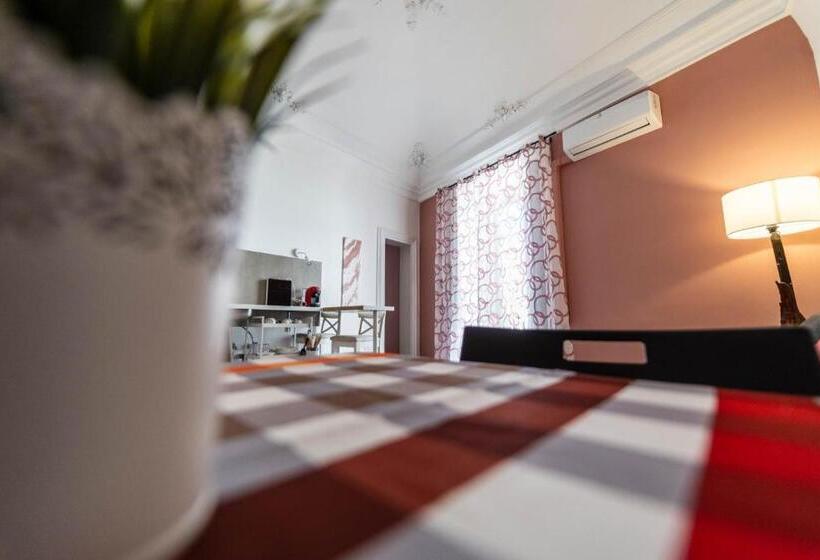 آپارتمان 1 خوابه, Molo Di Levante